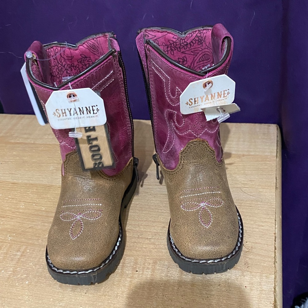 Toddler cowgirl boots size 6